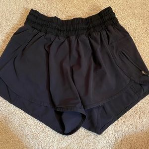 Lululemon tracker shorts size 4